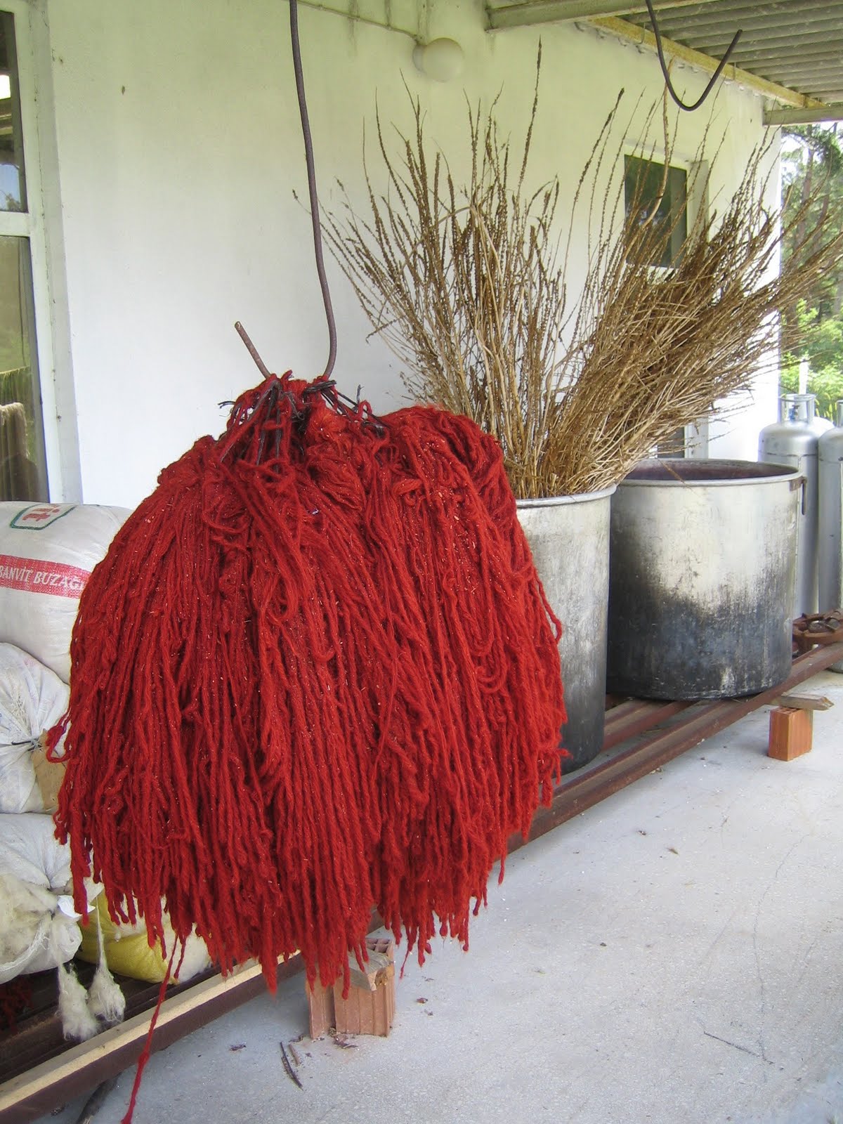 Red yarns dyed with madder root, Örselli, Manisa, Western Turkey, 2007